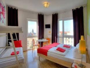 Meininger Alexanderplatz Hotel Berlim