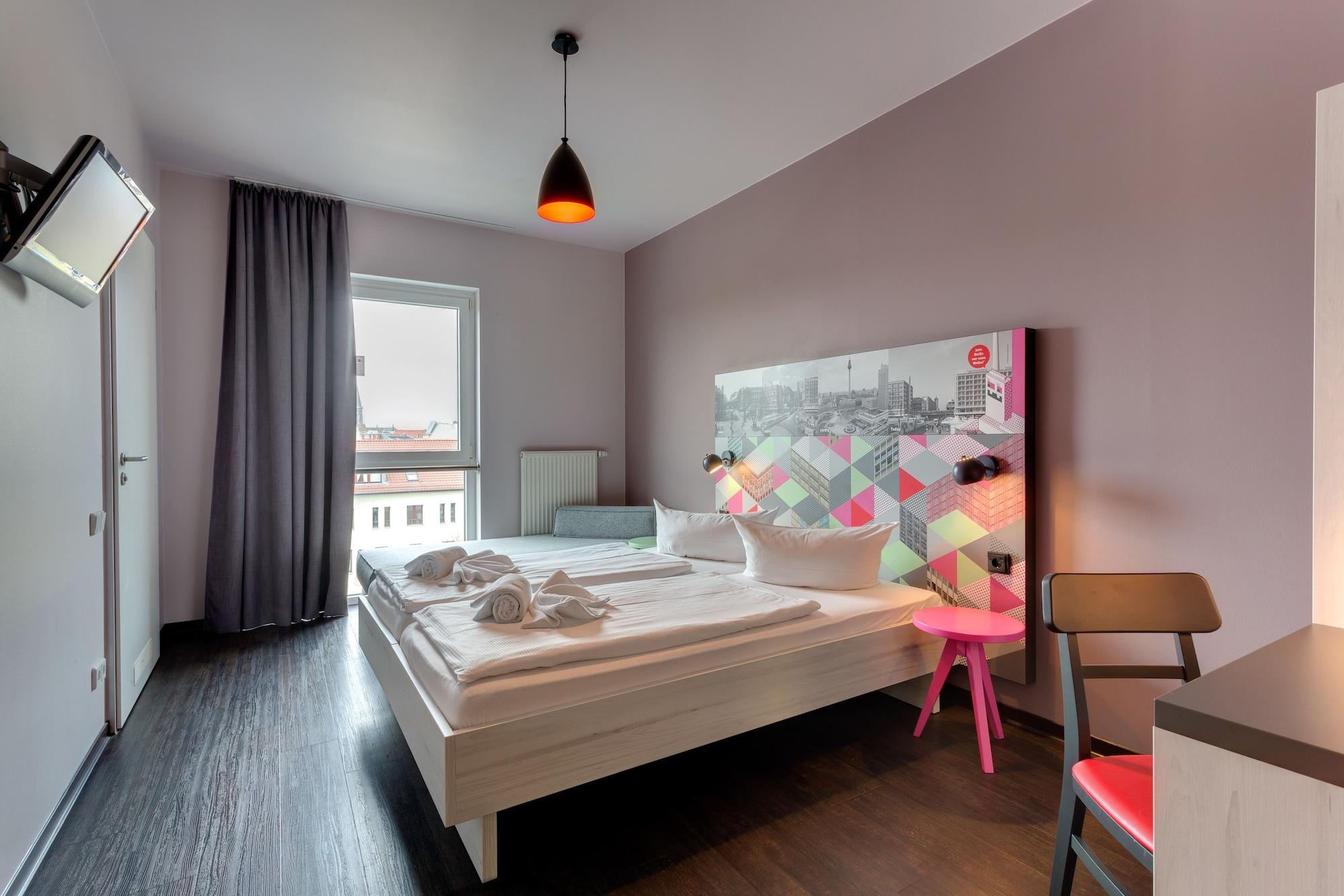Meininger Alexanderplatz Hotel 3*